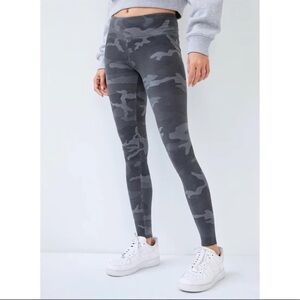 Aritzia TNA Grey Camo Leggings